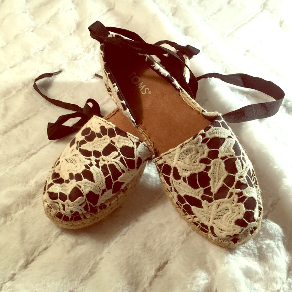 SZ 7 TOMS Espadrille-Flats Black & White